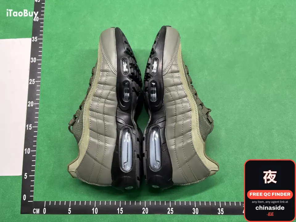 QC photo of the Max 95 Retro Sneakers