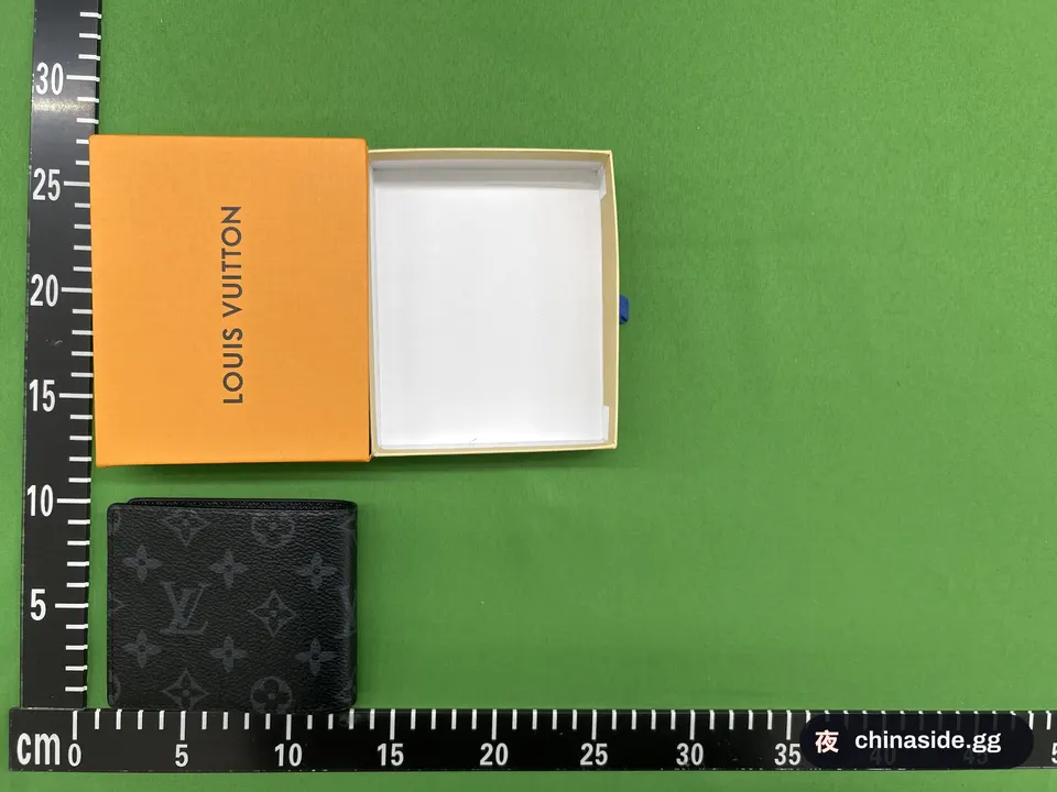 QC photo of the Men's and Women's Wallet Money Clip