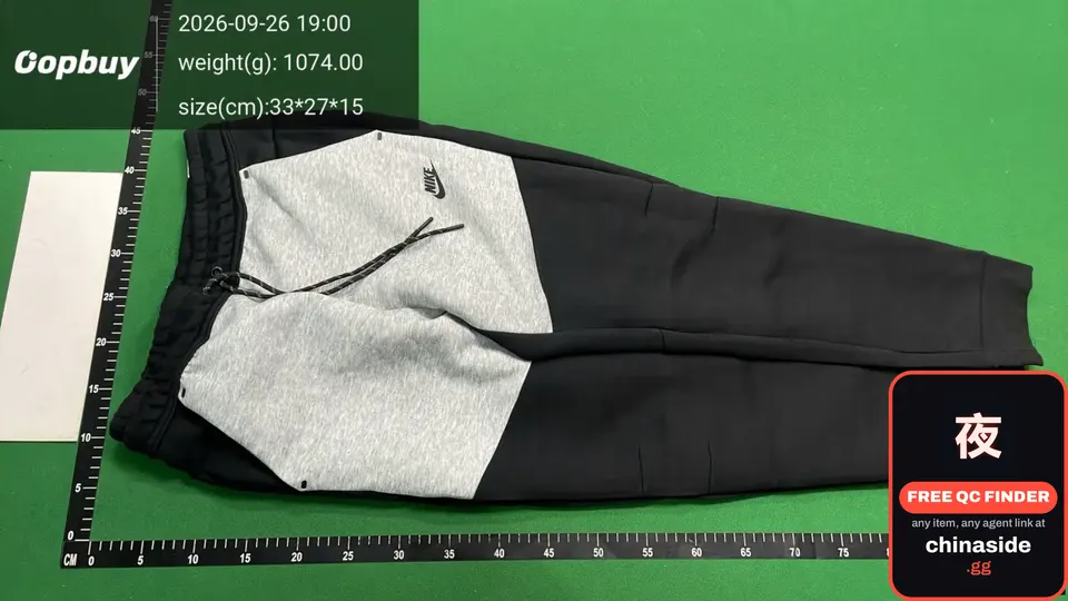 QC photo of the Tech Fleece Zipper Set