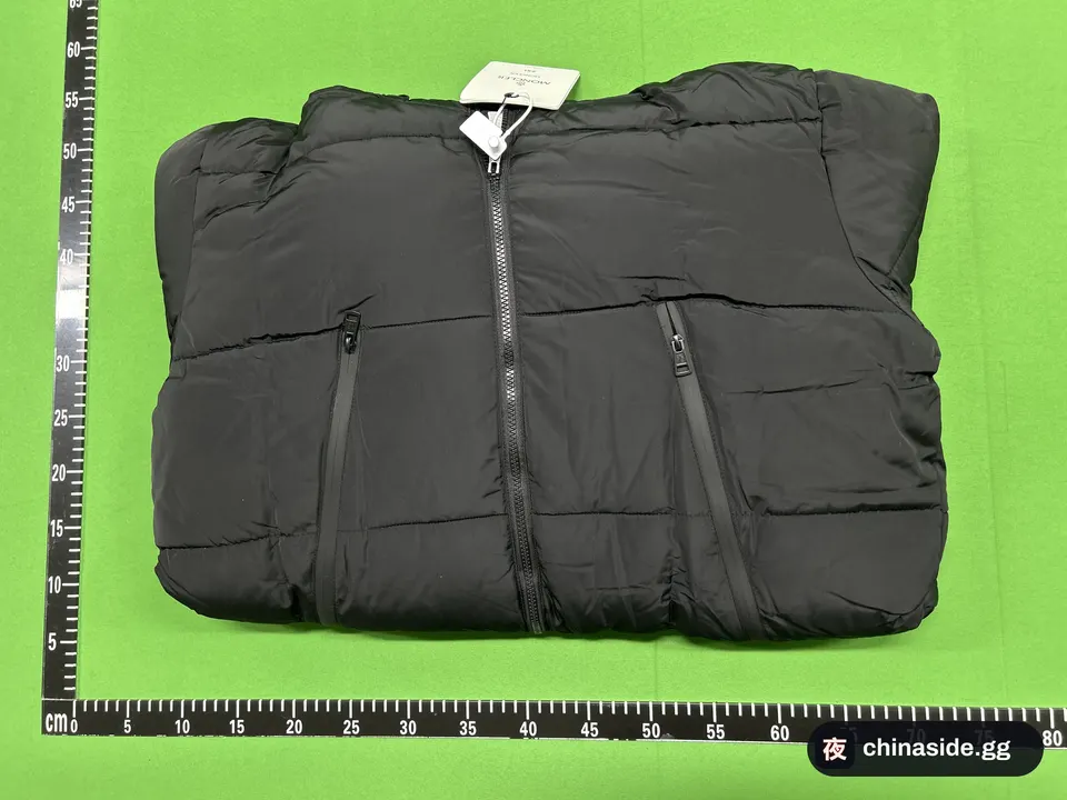 QC photo of the DX6-20 Embroidered Letter Cotton-Padded Coat
