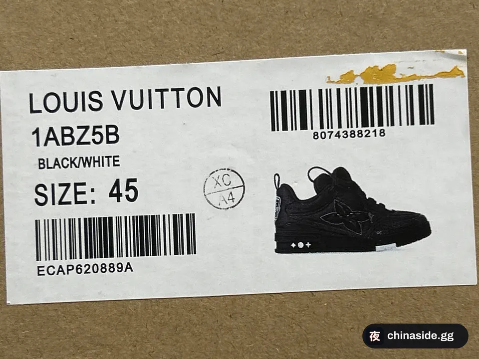 QC photo of the Wxr Bread Shoes Four-Leaf Clover Sneakers