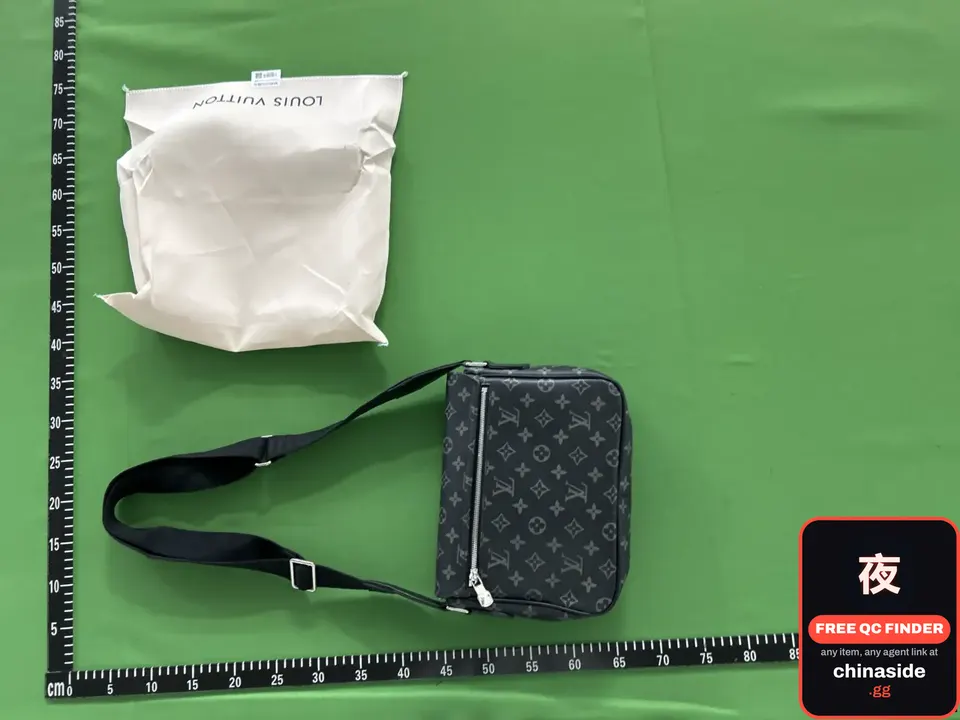 QC photo of the Trendy Handbag