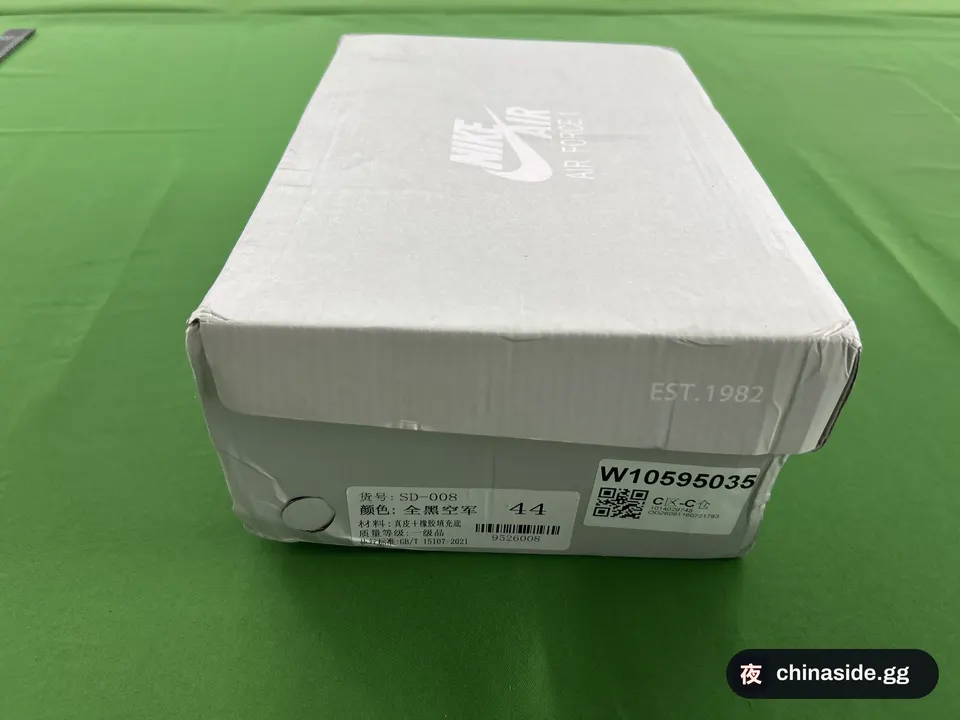 QC photo of the AF 1 Air Force One Pure White Sneakers